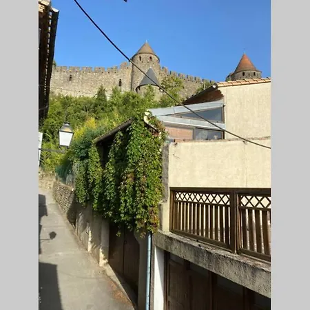 Maison Au Pied De La Cite Medievale De
